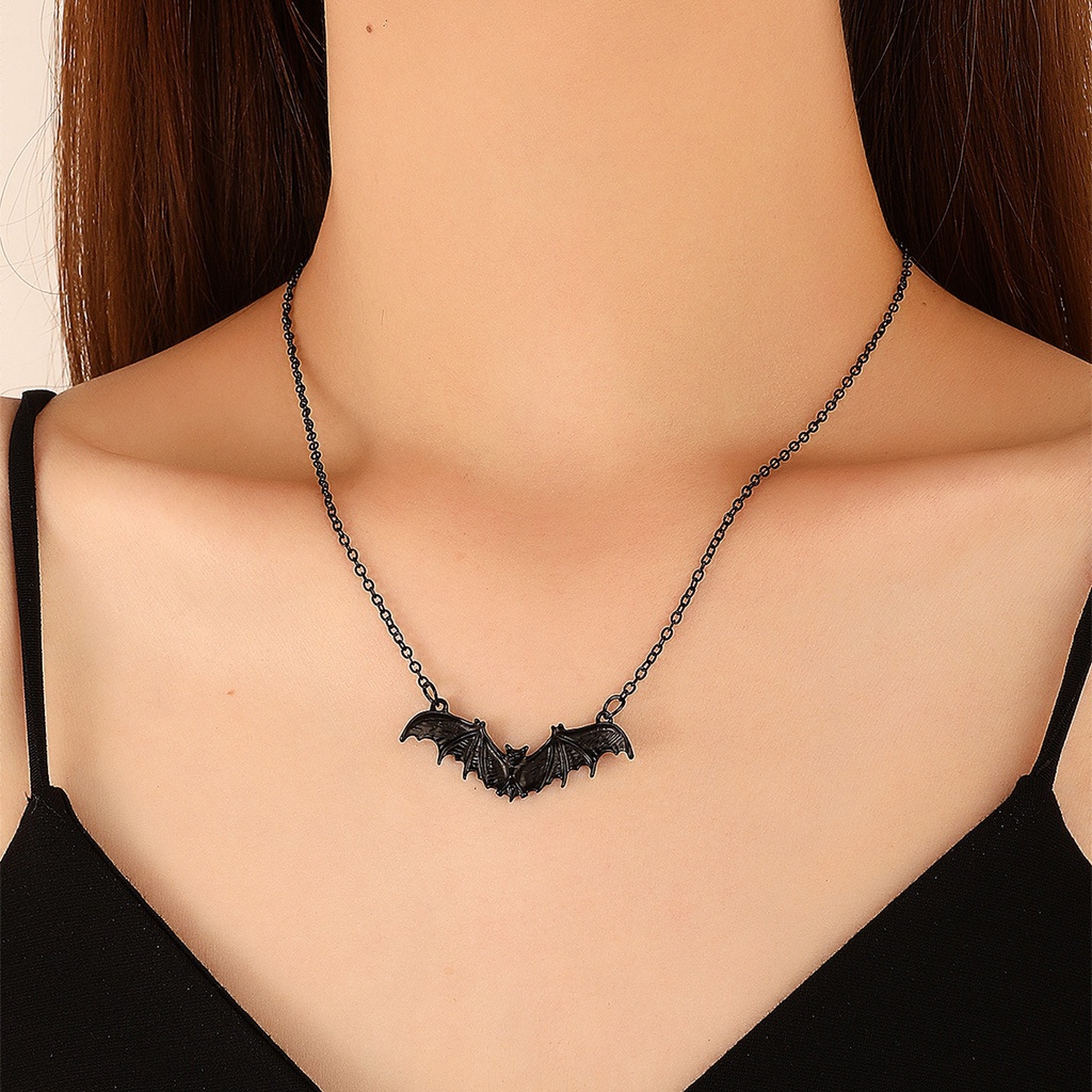 Kalung Choker Liontin Sayap Kelelawar Gaya Vintage Untuk Wanita