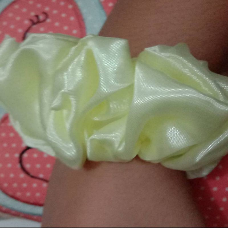 

scrunchies clear leave