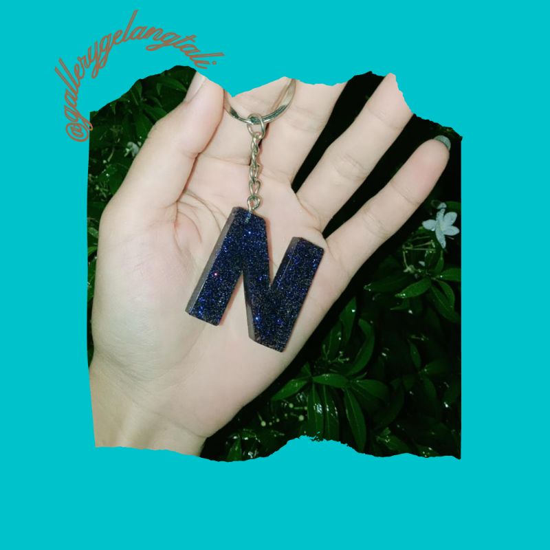 

keychain alfabet costum glitter (huruf/angka tulis di note/chat)