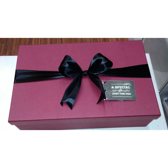 

Gift box. Kotak kado. Free pita. Bisa custom