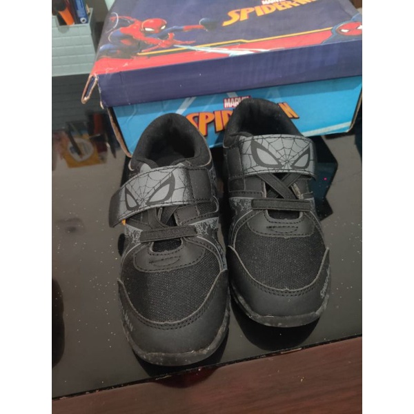 preloved sepatu sekolah anak sport station size 30 muluss