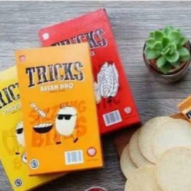 

TRICKS biskuit kentang isi 10 × 12gr