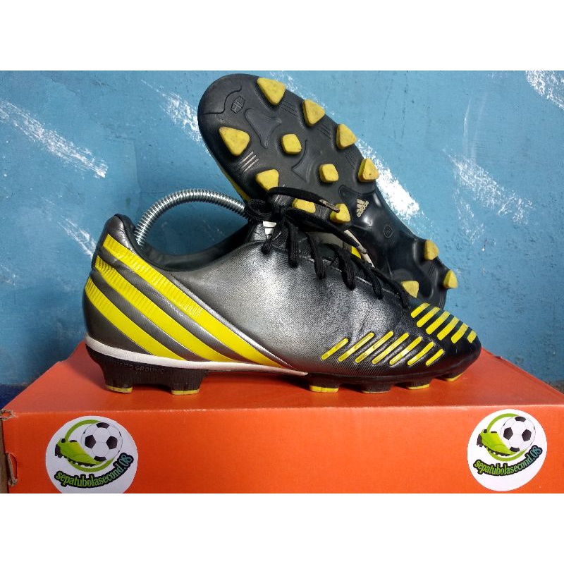 Sepatu Bola Adidas Predator Absolado