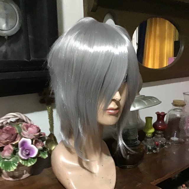 Wig base cowok silver abu abu spike poni panjang cosplay