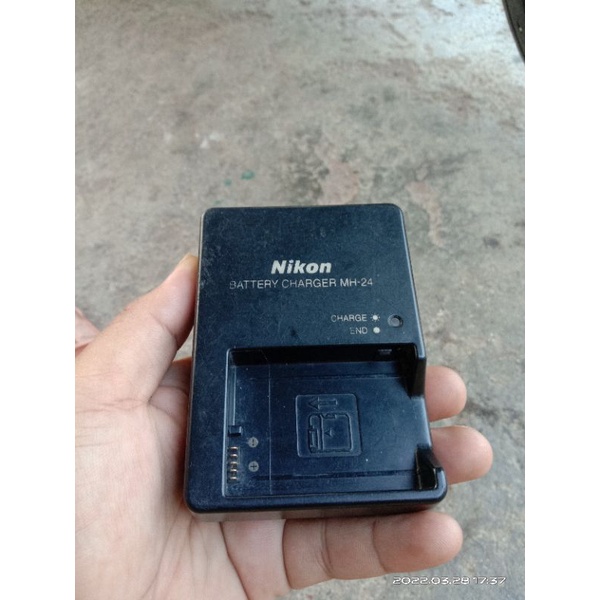 CHARGER ORIGINAL NIKON D5100 - D3300 - BEKAS OKE