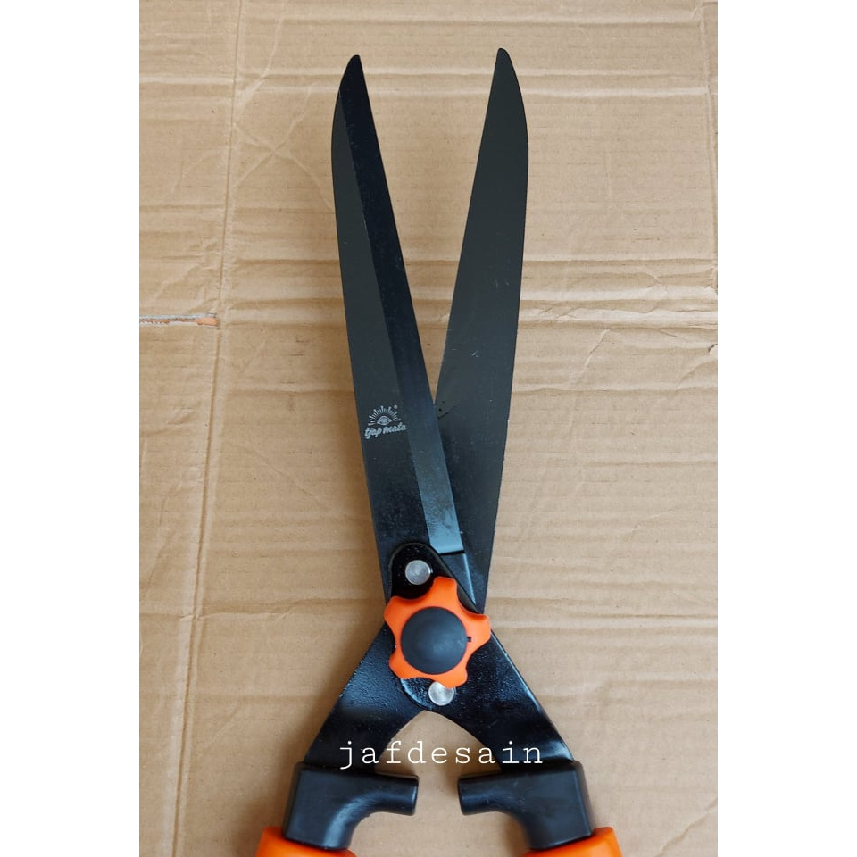 GUNTING RUMPUT GUNTING DAHAN POHON TJAP MATA GERMANY