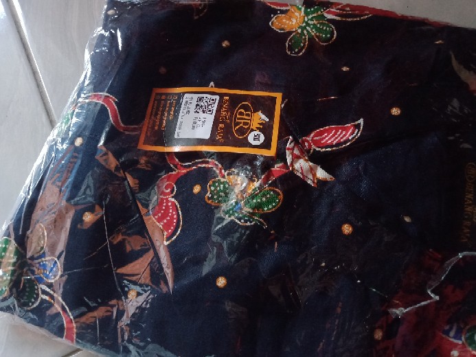 Benang Raja Hem Batik Pria Lengan Pendek Motif Teratai Kotak