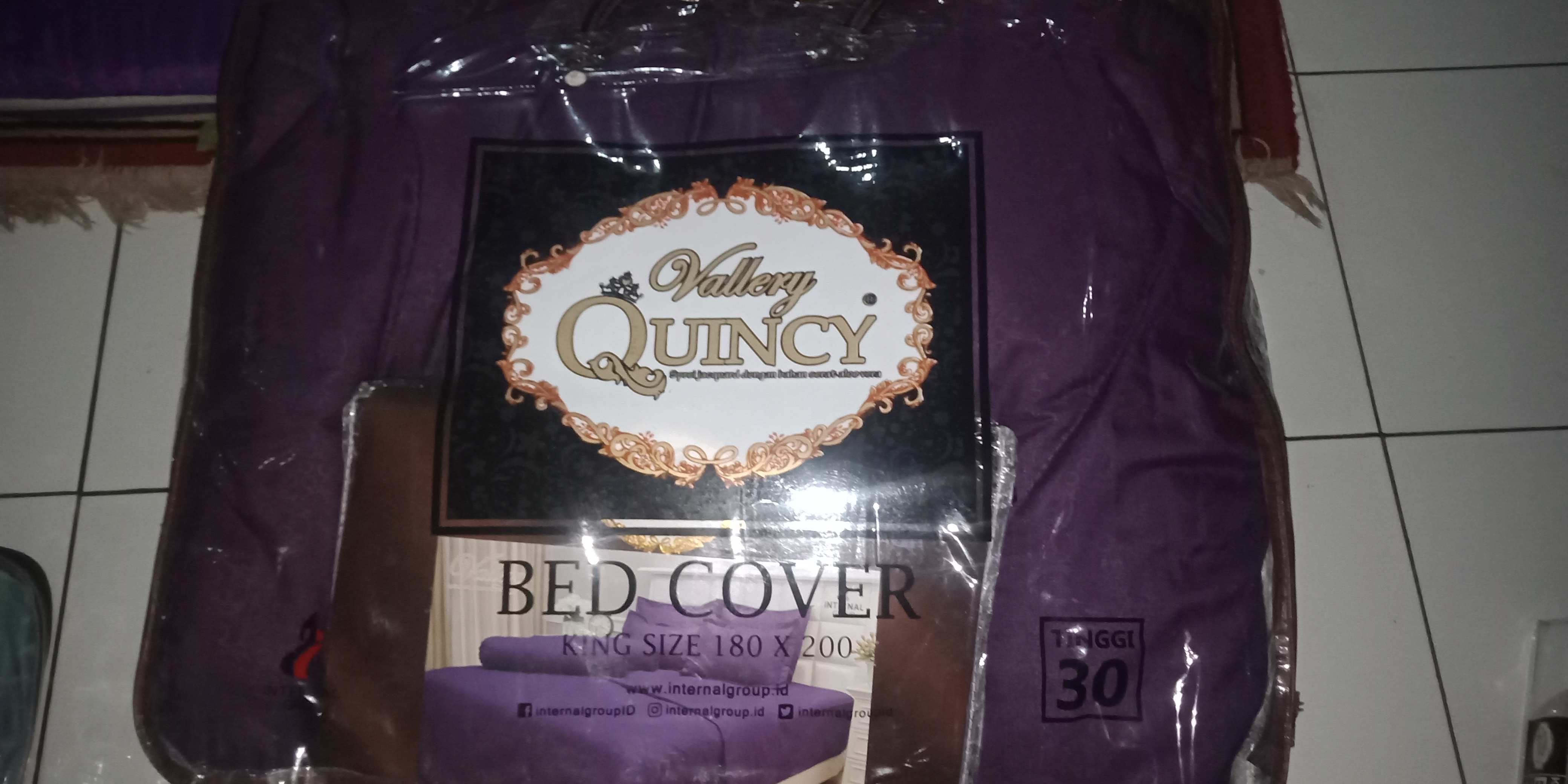 Bedcover Premium Polos Tinggi 30 Cm Vallery Quincy Warna Ungu Variasi