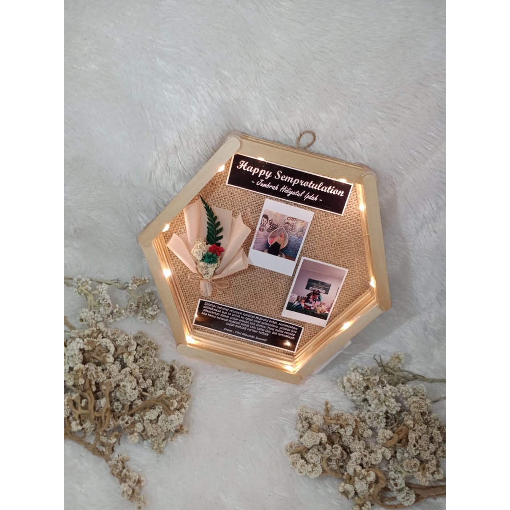 HEXA FRAME Part 2 . Kado Unik Ulang Tahun Kado Wisuda Anniversary Wedding Bunga Kering Hiasan Dinding-5