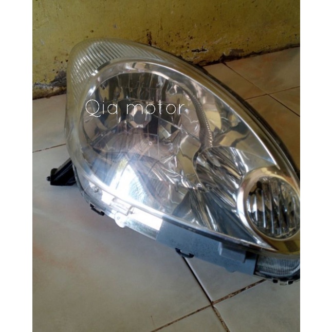 Headlamp daihatsu sirion