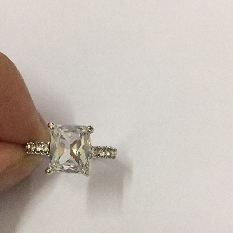 Cincin Bahan Stainless Steel Bentuk Kotak Aksen Berlian Zircon