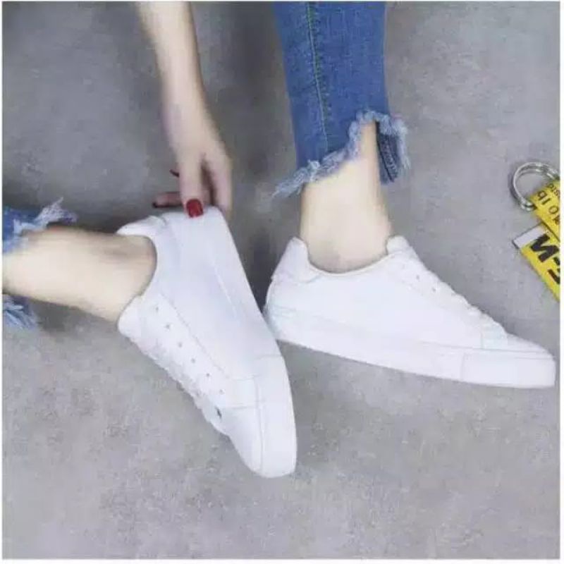 Sepatu Kets Wanita Model Kekinian