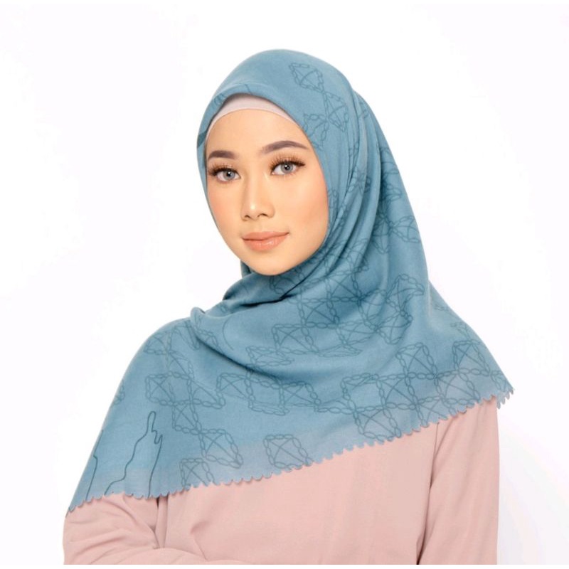 ZM Zaskia Mecca - Pulau Muna Scarf Kerudung Segi Empat Ultra Sonic
