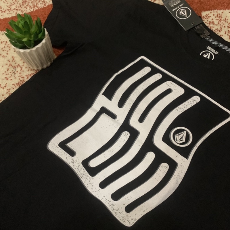 Kaos volcom black mirr sample good