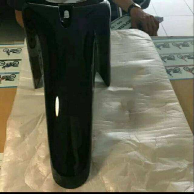 spakbor depan suzuki shogun 125 sp warna hitam