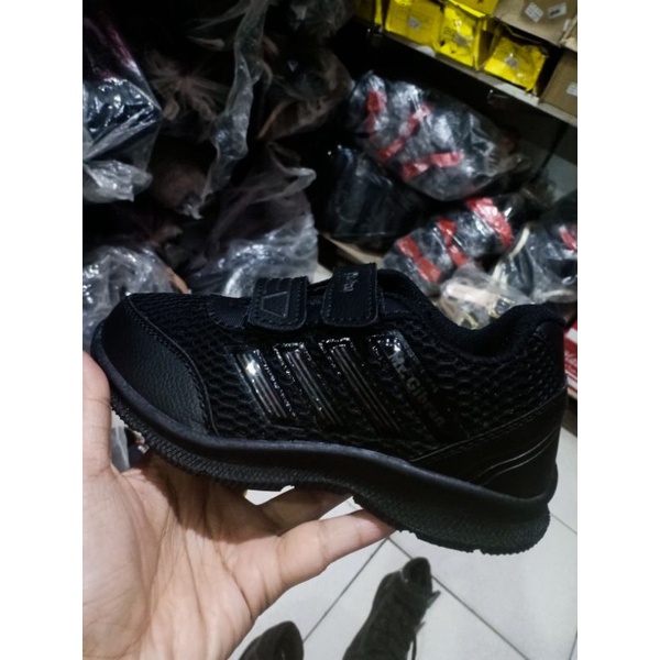 sepatu sekolah hitam polos lem dua anak size 31-33