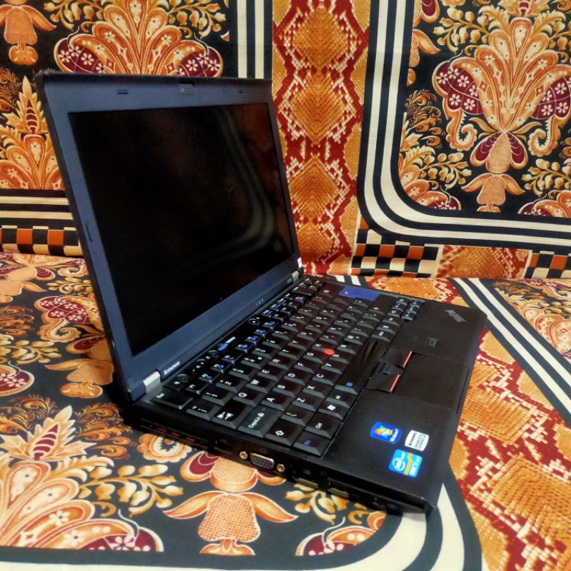 Lenovo ThinkPad X220 Core i7 Ram 4GB Hdd 320GB Webcam Wifi Lcd 12inch murah