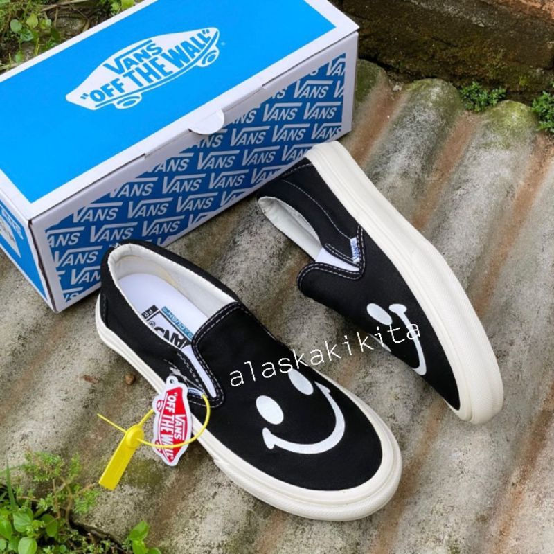 Sepatu Vans Slip on OG SMILE Black white Premium BNIB made in china