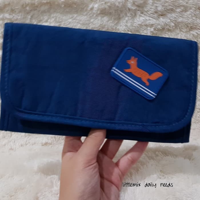 

tas makeup atau kotak pensil biru -