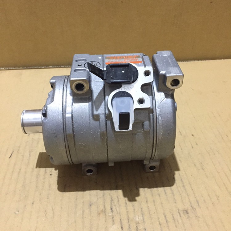 Compresor Kompresor Compressor AC Mobil APV Lama / APV Arena Double