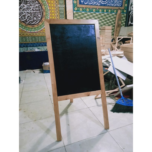 

Stand blackboard kayu