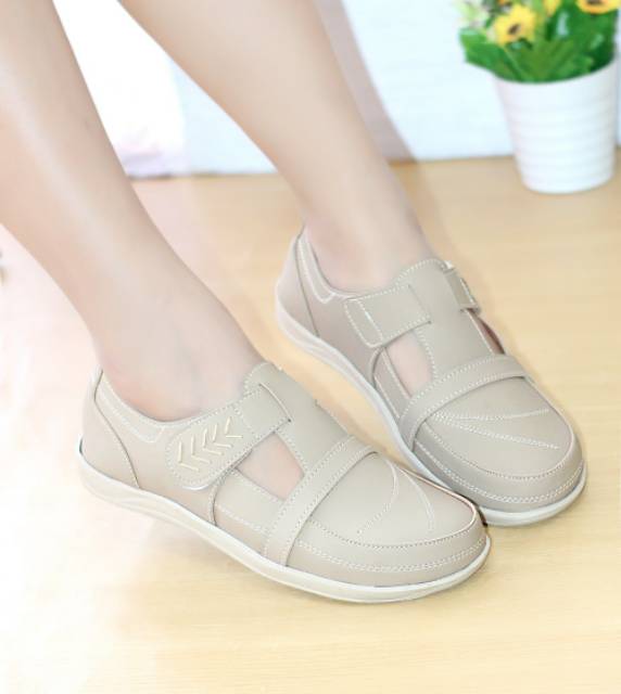 Sepatu Sneakers Casual Mulan 2102