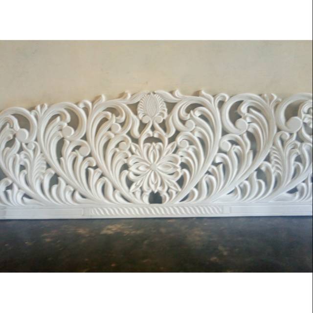 Ukiran mahkota untuk pelaminan