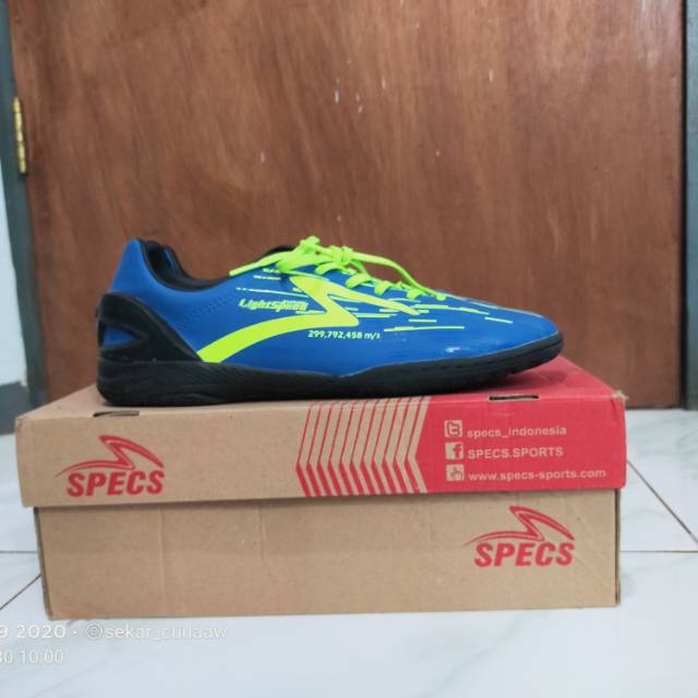 Sepatu futsal Spesc