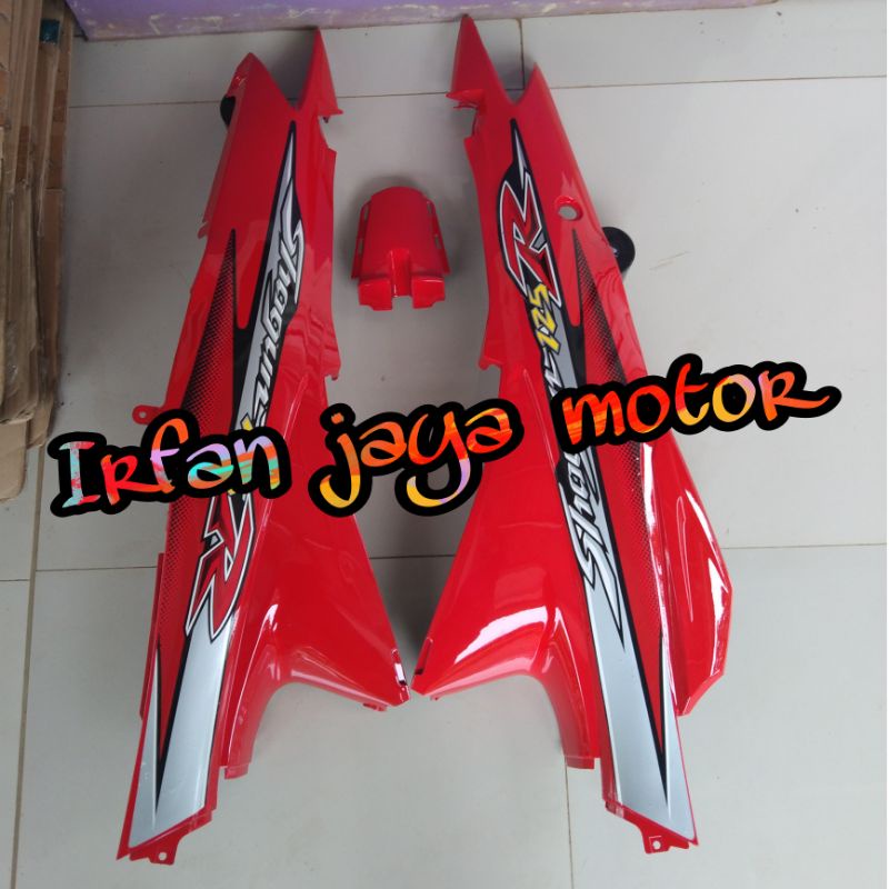 Cover body belakang Suzuki Shogun 125 R merah