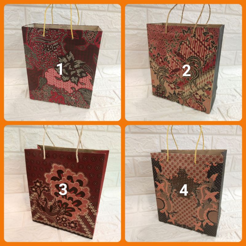 

PAPER BAG MOTIF BATIK UK.19x22,5x8 cm. 1 PAK ISI 12 PCS