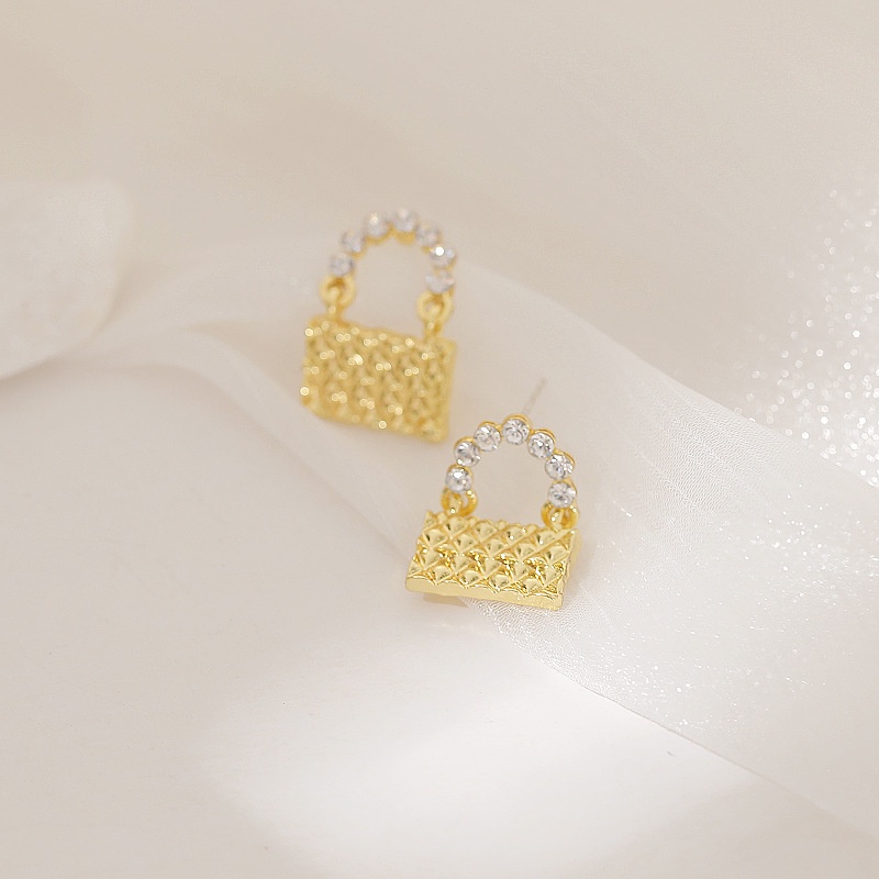 Sterling silver jarum Kreatif Korea Diamond golden tas retro fashion stud anting-anting untuk wanita