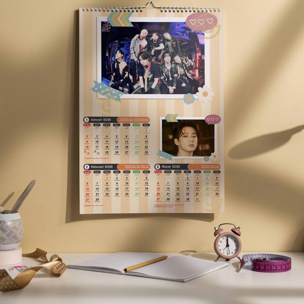 

Grosir Kalender Dinding Custom Versi Standar China dll 2023(versi 3 bulanan)