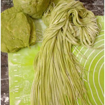 

Mie telur pelangi hijau home made uk +/-500Gr (isi 6)