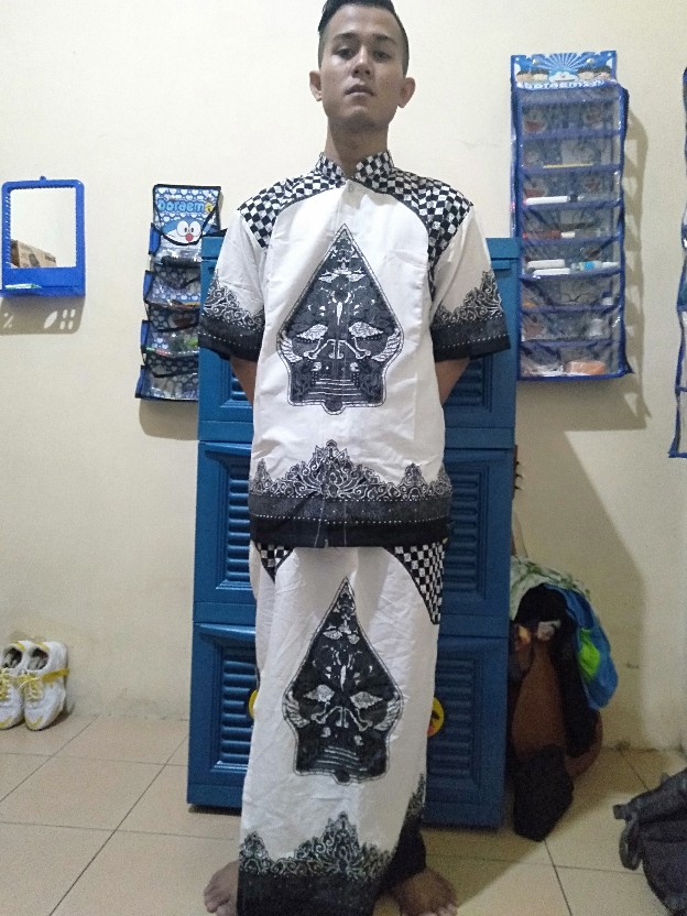 Stelan Clana Sarung Dan Koko Batik Solo Gunungan Lengan Panjang Batik Modern