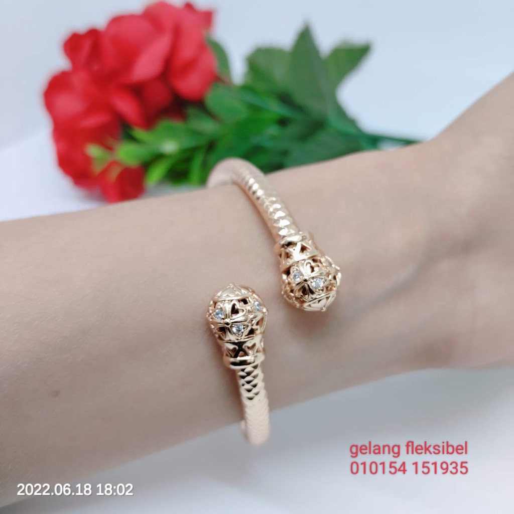 Gelang Tangan Fleksibel Bangle Wanita Titanium Xuping Perhiasan Aksesoris Fashion Lapis Emas Anti Karat