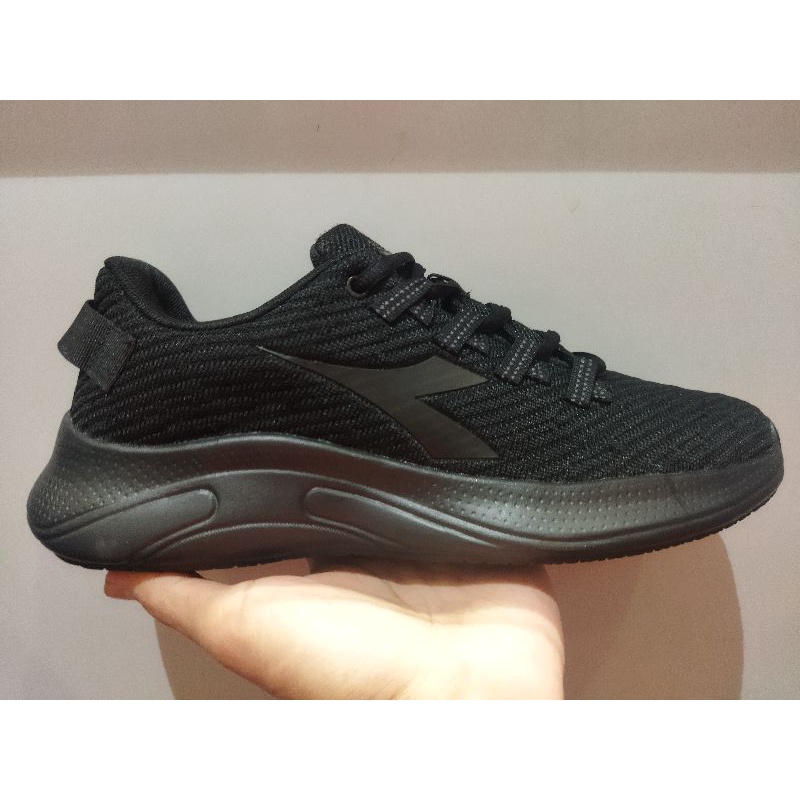 SEPATU DIADORA FULL BLACK EVO MAN BLACK ORIGINAL 100%