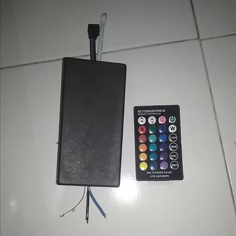 1 lampu 2 fungsi ( bisa ganti warna dan variasi seusai seleranya )