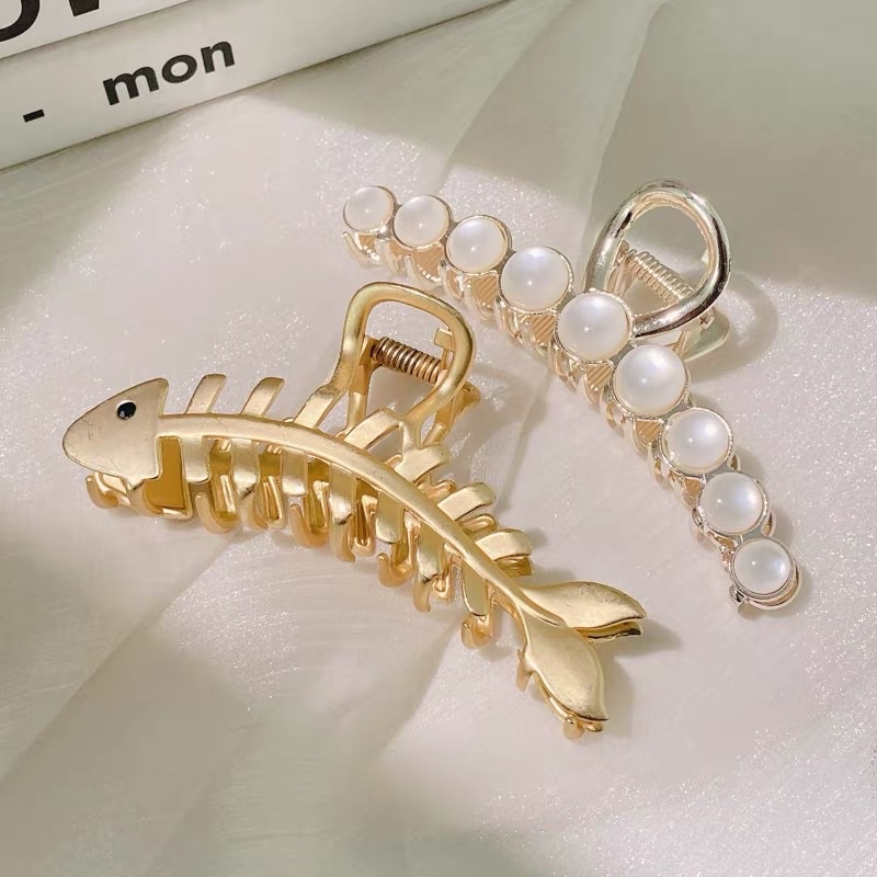 PREMIUM KOREAN HAIR CLAW METAL / JEPIT RAMBUT KOREA MODEL CAKAR HIAS MUTIARA IMITASI UNTUK WANITA ELEGANT / JEPITAN RAMBUT LARGE SIZE KOREA BESI CLASSIC JUMBO / JEDAI CANTIK BAGUS ESTETIK / JEPIT RAMBUT MUTIARA RETRO KUPU-KUPU