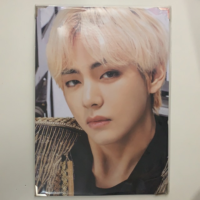 PREMIUM PHOTO BTS LOVE YOURSELF JAPAN EDITION | TAEHYUNG / V Version