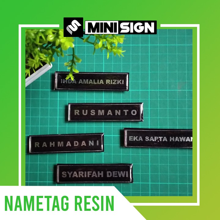 

Name Tag Resin Bening Cembung Kuningan Stainless