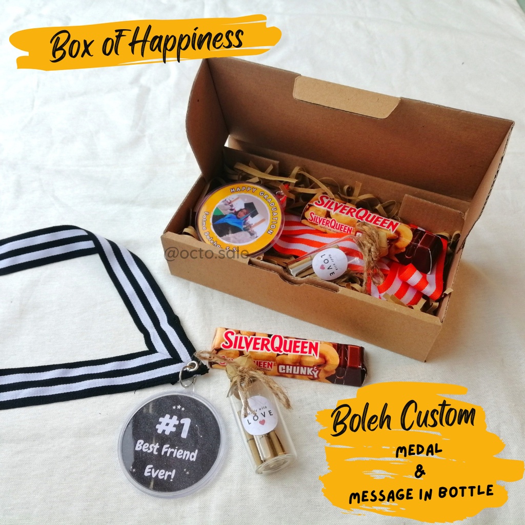 

Box Hampers Coklat Ulang Tahun Wisuda Medali Custom | Hadiah Unik Spesial Coklat Silverqueen