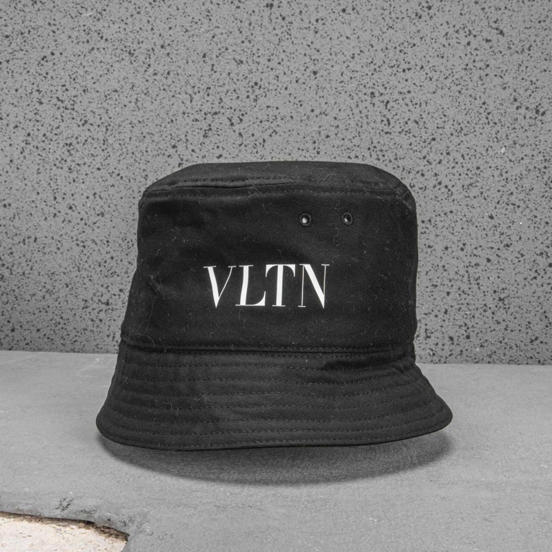 Topi valentino garavani black VLTN bucket hat black