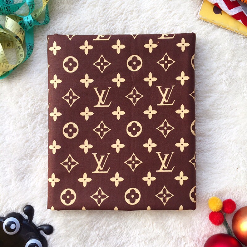 Kain Perca Motif LV Star Coklat