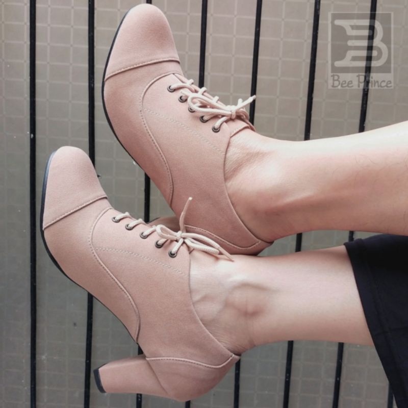 Sepatu Semi Boot Wanita Boots Heel Korea Bee Prince Sneaker Loafers Bot Tali Kantor Terbaru