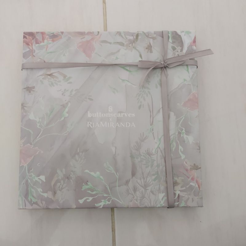 Buttonscarves Xanadu Jade dan Tapis Rust (booked)