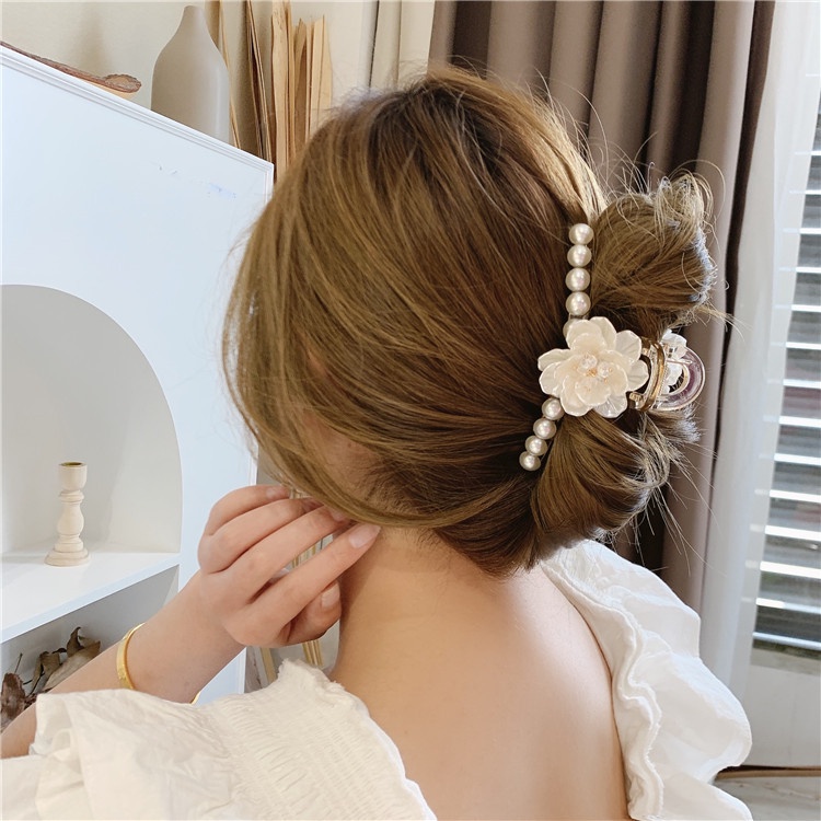 JEPIT BUNGA JEPITAN AKRILIK PANJANG PEARL JEDAI MUTIARA BESAR KLIP AKSESORIS RAMBUT ELEGAN KOREA WANITA FLORAL FLOWER BESAR TEBAL KOREAN WOMEN FEMALE ELEGANT SMALL PEARLS JAW THICK HAIR ACCESSORIES CLUTCHER CLAW CLIP CLIPS LARGE BIG LONG JUMBO HAIRCLIP