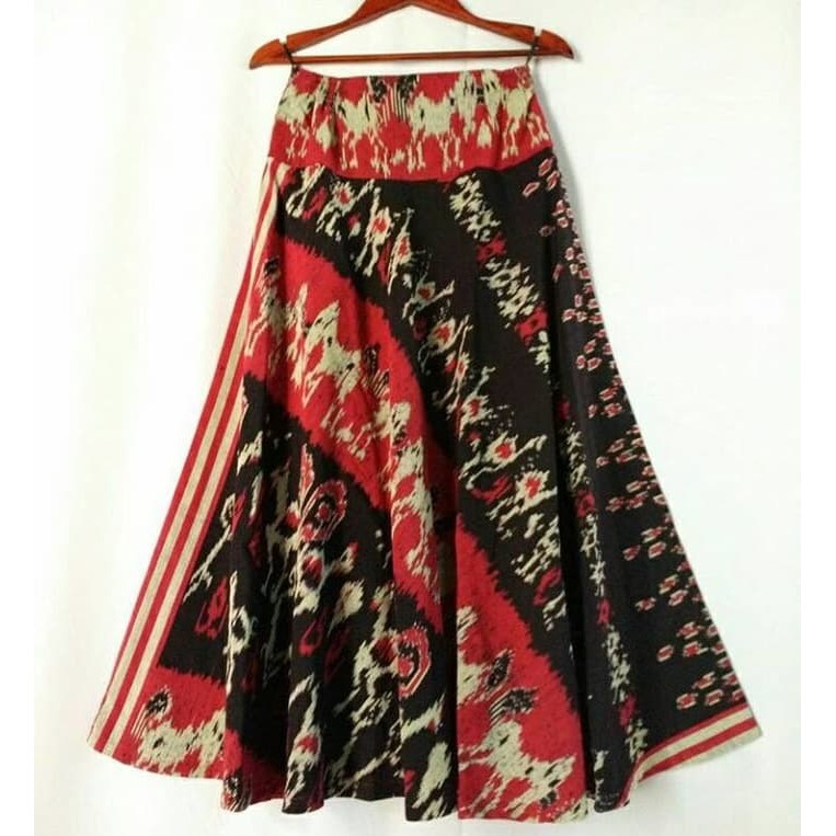 rok tenun payung motif sumba