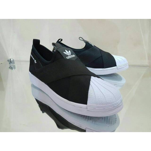 adidas slip on hitam putih