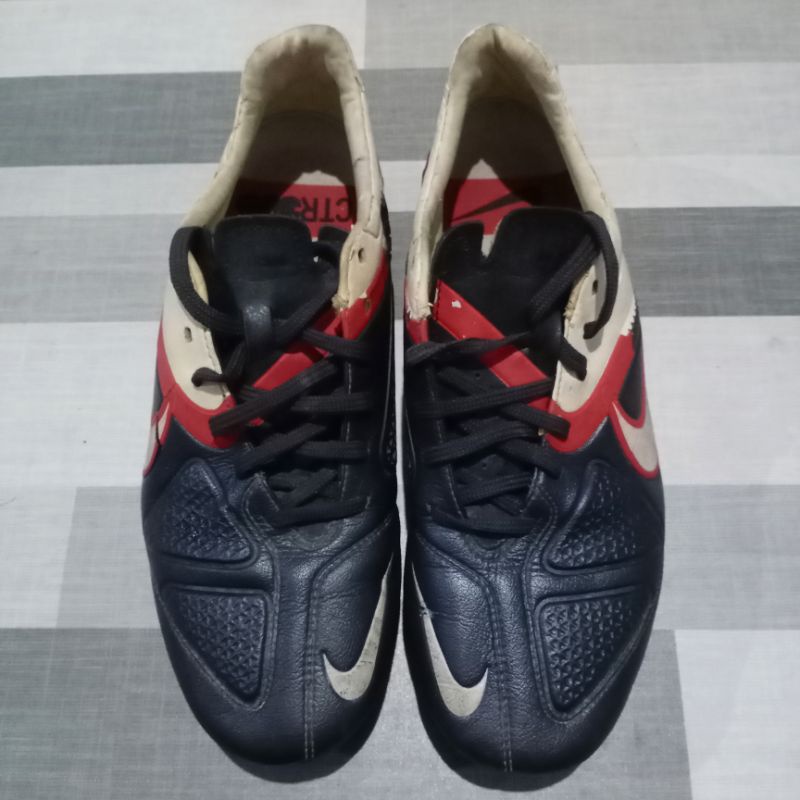 sepatu bola bekas second original