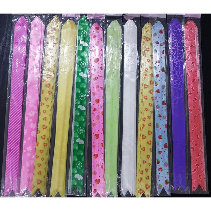 

Pita Serut Souvenir Besar Motif Renda 46 cm 1 pak isi 10 pc